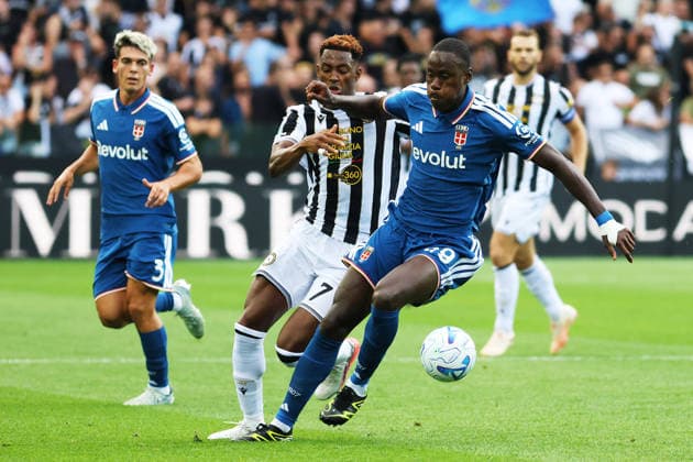 comoÕs trevoh chalobah during the Serie A soccer match between Udinese and Como at the Friuli Stadium in Udine, north east Italy - August 22, 2026. - Soccer  Copyright: xAndreaxBressanutti LaPressex