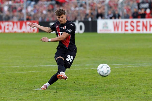 KOELN, GERMANY - AUGUST 22, 2026: Alexander Prokopenko (Viktoria Koeln, 30) shoots a penalty in the shootout during the DFB-Cup match between Viktoria Koeln vs. 1. FC Nuernberg at the Sportpark Hoehenberg on August 22, 2026 in Koeln, Germany. DFL REGULATIONS PROHIBIT ANY USE OF PHOTOGRAPHS AS IMAGE SEQUENCES AND OR QUASI-VIDEO. Nordrhein-Westfalen Germany Copyright: xAxelxKohringx