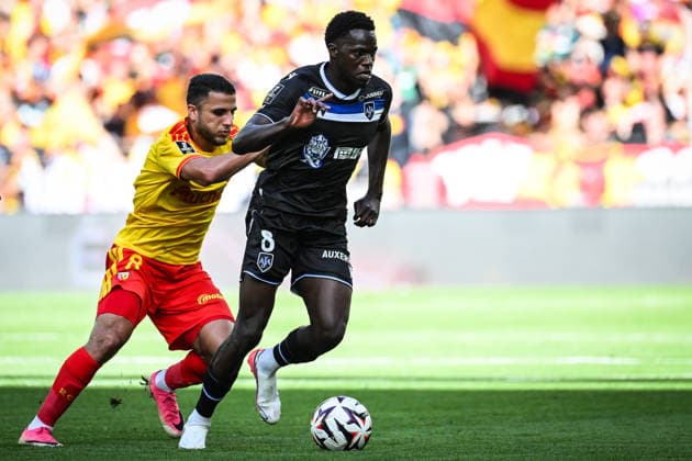 August 22, 2026, Lens, France, France: Yassine TITRAOUI of Lens and Naouirou AHAMADA of Auxerre during the Ligue 1 match between RC Lens and AJ Auxerre at Bollaert-Delelis Stadium on August 22, 2026 in Lens, France. Lens France - ZUMAm308 20260822_zsp_m308_006 Copyright: xMatthieuxMirvillex
