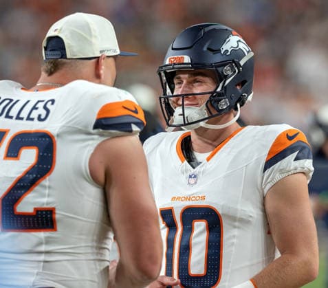 August 22, 2026, Denver, Colorado, USA: Broncos QB BO NIX chats with team mate LT GARETT BOLLES during a time out in the 2nd. Half at Empower Field at Mile High Friday evening. Packers beat the Broncos in Pre-Season 33-13. Credit Image: ZUMA Press Wire) Denver USA - ZUMAav4_ 20260822_zaf_av4_035 Copyright: xHectorxAcevedox