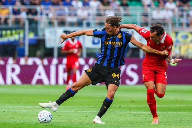IPA87700766 - Francesco Esposito of FC Internazionale in action during the 2026–27 Serie A soccer match between FC Internazionale and AC Monza  Copyright: xFabrizioxCarabelli IPAxSportx xx 87700766
