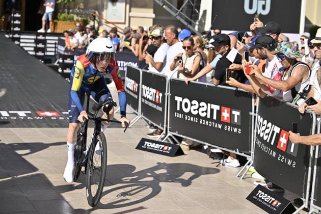 Salida de la Vuelta Ciclista a Espana en Mónaco Un ciclista durante la salida de la Vuelta Ciclista a Espana, a 22 de agosto de 2026, en Mónaco (Francia). La Vuelta Ciclista a Espana 2026 arranca hoy, 22 de agosto, en Mónaco y termina el domingo 13 de septiembre en Granada. Serán 21 etapas, 3.275 km y más de 58.000 metros de desnivel acumulado; por primera vez, la llegada final no será en Madrid, sino en el entorno de la Alhambra. 22 AGOSTO 2026;VUELTA CICLISTA;REALEZA;CICLISMO;BICIS;BICICLETAS;CONTRARRELOJ;SALIDA;PRIMERA ETAPA;MÓNACO;VUELTA;CASINO; Monaco (Francia) Monaco (Francia) Espana *** Start of the Vuelta a Espana in Monaco A cyclist at the start of the Vuelta a Espana on August 22, 2026, in Monaco, France. The 2026 Vuelta a Espana begins today, August 22, in Monaco and ends on Sunday, September 13, in Granada. There will be 21 stages, 3,275 km, and more than 58,000 meters of cumulative elevation gain. For the first time, the final finish will not be in Madrid, but in the vicinity of the Alhambra. AUGUST 22, 2026 CYCLING TOUR ROYALTY CYCLING BIKES BICYCLES TIME TRIAL START FIRST STAGE MONACO TOUR CASINO Monaco France Monaco France Spain  Copyright: xLaurentxCoustx xEuropaxPressx 7726346