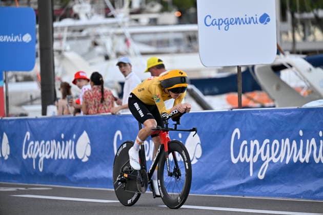 Salida de la Vuelta Ciclista a Espana en Mónaco Un ciclista durante la salida de la Vuelta Ciclista a Espana, a 22 de agosto de 2026, en Mónaco (Francia). La Vuelta Ciclista a Espana 2026 arranca hoy, 22 de agosto, en Mónaco y termina el domingo 13 de septiembre en Granada. Serán 21 etapas, 3.275 km y más de 58.000 metros de desnivel acumulado; por primera vez, la llegada final no será en Madrid, sino en el entorno de la Alhambra. 22 AGOSTO 2026;VUELTA CICLISTA;REALEZA;CICLISMO;BICIS;BICICLETAS;CONTRARRELOJ;SALIDA;PRIMERA ETAPA;MÓNACO;VUELTA;CASINO; Monaco (Francia) Monaco (Francia) Espana *** Start of the Vuelta a Espana in Monaco A cyclist at the start of the Vuelta a Espana on August 22, 2026, in Monaco, France. The 2026 Vuelta a Espana begins today, August 22, in Monaco and ends on Sunday, September 13, in Granada. There will be 21 stages, covering 3,275 km and featuring more than 58,000 meters of cumulative elevation gain. For the first time, the final finish will not be in Madrid, but in the vicinity of the Alhambra. AUGUST 22, 2026 CYCLING TOUR ROYALTY CYCLING BIKES BICYCLES TIME TRIAL START FIRST STAGE MONACO TOUR CASINO Monaco France Monaco France Spain  Copyright: xLaurentxCoustx xEuropaxPressx 7726455