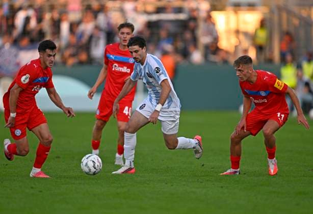 22.08.2026, Fussball DFB-Pokal 2026 27, 1.Runde, TSV 1860 München - Holstein Kiel, im Stadion an der Grünwalderstrasse in München, Cristian Leone (1860 München) setzt sich durch, ***DFL and DFB regulations prohibit any use of photographs as image sequences and or quasi-video.*** *** August 22, 2026, Soccer: 2026–27 DFB Cup, First Round, TSV 1860 Munich vs. Holstein Kiel, at the Stadion an der Grünwalderstrasse in Munich, Cristian Leone; 1860 Munich prevails, ***DFL and DFB regulations prohibit any use of photographs as image sequences and or quasi-video***