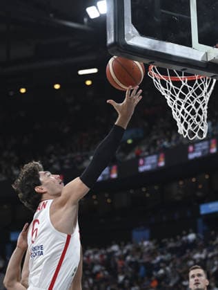 Turkiye v Czechia - Turkish Airlines Supercup 2026 HAMBURG, GERMANY - AUGUST 22: Cedi Osman of Turkiye in action during Turkish Airlines Supercup 2026 third place match between Turkiye and Czechia at Barclays Arena in Hamburg, Germany on August 22, 2026. Halil Sagirkaya Anadolu Hamburg Germany. Editorial use only. Please get in touch for any other usage.  Copyright: x2026xAnadoluxHalilxSagirkayax