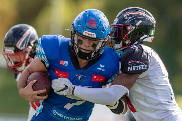 Gabriel Quigley (Allgaeu Comets, WR, 7) mit Dy vonne Inyang (DB, Duesseldorf Panther, 5) GER, Allgaeu Comets vs Duesseldorf Panther, American Football, GFL, Saison 2026, Week 16, 22.08.2026 GER, Allgaeu Comets vs Duesseldorf Panther, American Football, GFL, Saison 2026, Week 16, 22.08.2026 Kempten *** Gabriel Quigley, Allgäu Comets, WR, 7, with Dy vonne Inyang, DB, Düsseldorf Panthers, 5 GER, Allgäu Comets vs. Düsseldorf Panthers, American Football, GFL, 2026 Season, Week 16, August 22, 2026 GER, Allgäu Comets vs. Düsseldorf Panthers, American Football, GFL, 2026 Season, Week 16, August 22, 2026 Kempten Copyright: xEibner-Pressefoto FlorianxWolfx EP_FWF