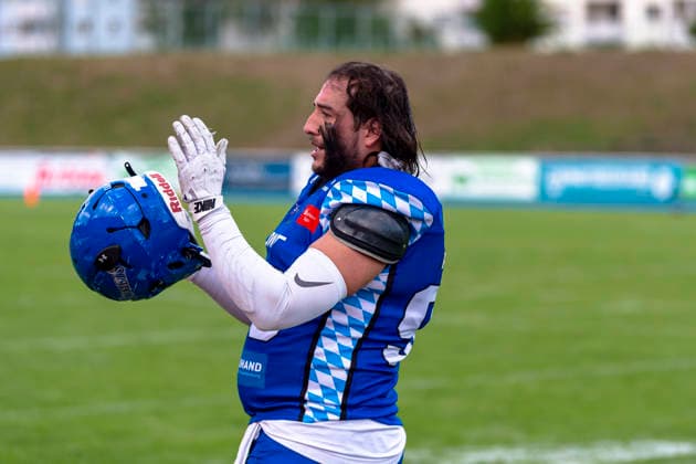 Retirement von Sven Koeppl (Allgaeu Comets, DL, 90) GER, Allgaeu Comets vs Duesseldorf Panther, American Football, GFL, Saison 2026, Week 16, 22.08.2026 GER, Allgaeu Comets vs Duesseldorf Panther, American Football, GFL, Saison 2026, Week 16, 22.08.2026 Kempten *** Retirement of Sven Koeppl, Allgäu Comets, DL, 90 GER, Allgäu Comets vs. Düsseldorf Panthers, American Football, GFL, 2026 Season, Week 16, August 22, 2026 GER, Allgäu Comets vs. Düsseldorf Panther, American football, GFL, 2026 season, Week 16, August 22, 2026 Kempten Copyright: xEibner-Pressefoto FlorianxWolfx EP_FWF