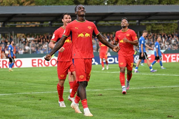 22.08.2026, xjhx, Fussball DFB Pokal 1.Runde, Eintracht Trier - RB Leipzig v.l. Torjubel nach dem Tor zum celebrating the goal celebrate 0:6 durch Ezechiel Banzuzi (RB Leipzig) Trier *** August 22, 2026, xjhx, Soccer, DFB Cup 1st Round, Eintracht Trier vs. RB Leipzig, Goal celebration after Ezechiel Banzuzi of RB Leipzig scored the 0-6 goal against Trier