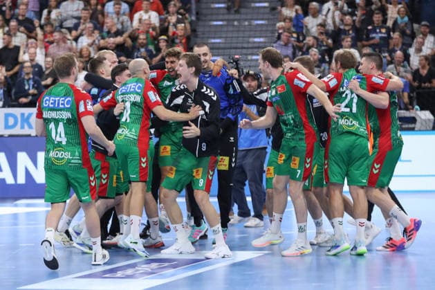 22.08.2026, xgox, Handball, Rexel Supercup 2026, SC Magdeburg - Füchse Berlin, v.l. Magdeburg Jubel ueber den Sieg, Jubel nach Spielende München *** August 22, 2026, xgox, Handball, 2026 Rexel Super Cup, SC Magdeburg vs. Füchse Berlin, from left: Magdeburg celebrating the victory, celebrations after the game in Munich