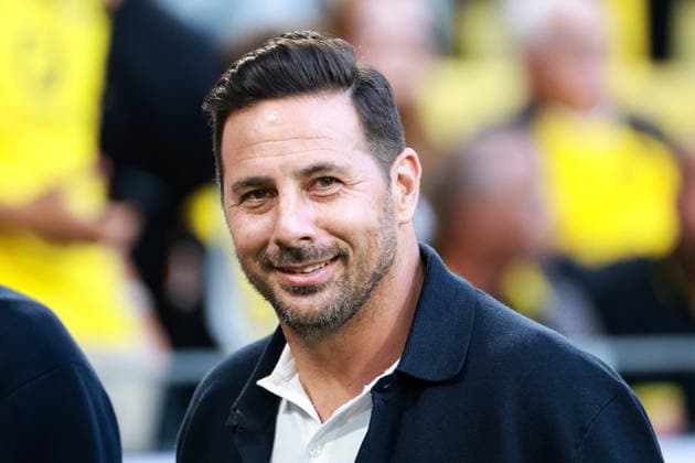 Franz Beckenbauer Supercup 2026 - Borussia Dortmund - FC Bayern München am 22.08.2026 im Signal Iduna Park in Dortmund, Der ehemalige Fußballer Claudio Pizarro steht vor dem Spiel im Stadion. *** 2026 Franz Beckenbauer Super Cup: Borussia Dortmund vs. FC Bayern Munich on August 22, 2026, at Signal Iduna Park in Dortmund. Former soccer player Claudio Pizarro is at the stadium before the game. MH