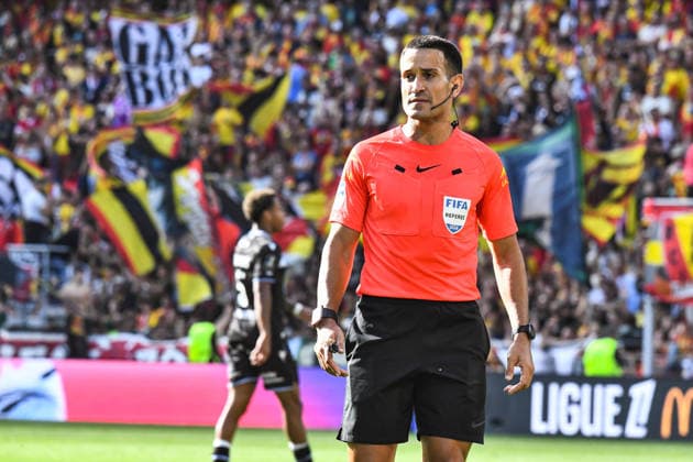 FOOTBALL : RC Lens vs AJ Auxerre - Ligue 1 - JournÃ e 1- 22 08 2026 Mathieu Vernice (Arbitre central) LensFrance  Copyright: xBaptistexAutissierx