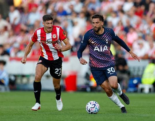 Rodrigo Bentancur of Tottenham Hotspur is challenged by Vitaly Janelt of Brentford Brentford v Tottenham Hotspur, Premier League, Football, Gtech Community Stadium, London, UK - 22 Aug 2026London Gtech Community Stadium United Kingdom EDITORIAL USE ONLY No use with unauthorised audio, video, data, fixture lists, club league logos or live services. Online in-match use limited to 120 images, no video emulation. No use in betting, games or single club league player publications.  Copyright: xMattxImpey Shutterstockx 17112717am