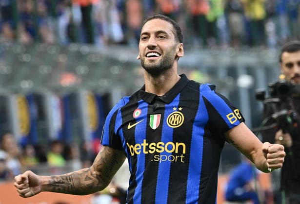 Inter v Monza - Serie A MILAN, ITALY, AUGUST 22: Inter Milan s Hakan Calhanoglu celebrates after scores his team s first goal during the Italian serie A football match between Inter Milan and Monza at San Siro Meazza stadium in Milan, Italy, on August 22, 2026. Isabella Bonotto Anadolu Milan Italy. Editorial use only. Please get in touch for any other usage.  Copyright: x2026xAnadoluxIsabellaxBonottox