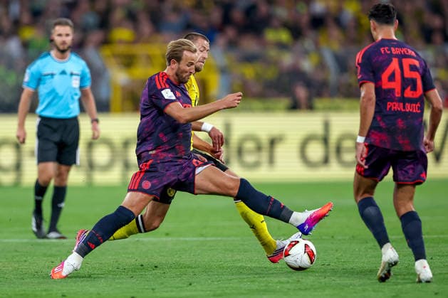 22.08.2026, Fußball, Borussia Dortmund - FC Bayern München, Signal Iduna Park, Saison 2026 2027: Harry Kane (FC Bayern München 09) im Zweikampf gegen Waldemar Anton (BVB 03) DFB regulations prohibit any use of photographs as image sequences and or quasi-video. Nordrhein-Westfalen Deutschland *** August 22, 2026, Soccer, Borussia Dortmund vs. FC Bayern Munich, Signal Iduna Park, 2026–2027 season: Harry Kane (FC Bayern Munich 09) in a tackle against Waldemar Anton (BVB 03). DFB regulations prohibit any use of photographs as image sequences and or quasi-video. North Rhine-Westphalia, Germany