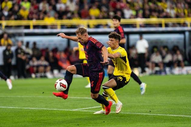 22.08.2026, GER Deutschland, Fussball, Saison 2026 2027, Franz Beckenbauer Supercup - Borussia Dortmund vs FC Bayern München Muenchen Zweikampf zwischen Joshua Kimmich (FC Bayern München Muenchen, 6) und Samuele Inacio (Borussia Dortmund, 40) Dortmund Signal Iduna Park Nordrhein-Westfalen (NRW) Deutschland *** August 22, 2026, GER Germany, Soccer, 2026–2027 Season, Franz Beckenbauer Super Cup: Borussia Dortmund vs. FC Bayern Munich, a duel between Joshua Kimmich (FC Bayern Munich), 6, and Samuele Inacio (Borussia Dortmund), 40, at Signal Iduna Park in Dortmund, North Rhine-Westphalia (NRW), Germany Copyright: xnordphotoxGmbHx xChristianxSchulzex