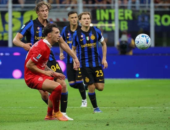 August 22, 2026, Milano: AC Monza s defender Lorenzo Lucchesi in action against FC Inter s forward Pio Esposito during the Italian Serie A soccer match between FC Inter and AC Monza at Giuseppe Meazza Stadium in Milan, Italy, 22 August 2026. ANSA MATTEO BAZZI. Serie A; FC Inter Vs AC Monza  - ZUMAa110 20260822_zaf_a110_086 Copyright: xMatteoxBazzix