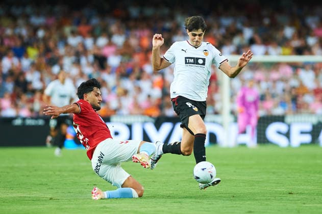 Yoel Lago (RC Celta Vigo) and Javi Guerra (Valencia CF) during the LaLiga EA Sports match between Valencia CF and RC Celta de Vigo at Mestalla on August 22, 2026 in Valencia, Spain. - *** Yoel Lago of RC Celta Vigo and Javi Guerra of Valencia CF during the LaLiga EA Sports match between Valencia CF and RC Celta de Vigo at Mestalla on August 22, 2026, in Valencia, Spain