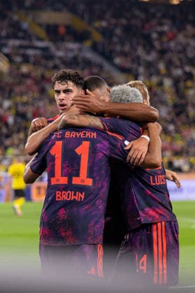 22.08.2026, Fussball, Franz Beckenbauer Supercup 2026, Borussia Dortmund - FC Bayern München. Die Spieler des FC Bayern München bejubeln das Tor zum 0:1 durch Nathaniel Brown (FC Bayern München). Dortmund Signal Iduna Park NRW Deutschland xRHR-FOTO DEx *** August 22, 2026, Soccer, 2026 Franz Beckenbauer Super Cup, Borussia Dortmund vs. FC Bayern Munich. FC Bayern Munich players celebrate Nathaniel Brown’s goal, making the score 0–1. FC Bayern Munich, Dortmund, Signal Iduna Park, North Rhine-Westphalia, Germany. xRHR PHOTO DEx Copyright: DennisxEwert RHR-FOTOx RHR-FOTO DE