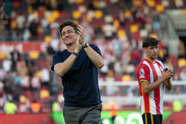 Keith Andrews clapping the home support after the match between Brentford and Tottenham Hotspur at the Gtech Community Stadium in Brentford, London UK (Elliot Legg Sports Press Photo)  Copyright: x(ElliotxLegg SportsxPressxPhoto)x Sportspressphoto_SPR212664