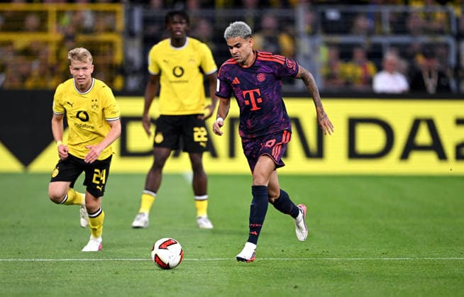 Fussball Supercup Saison 2026 2027 22.08.2026 Borussia Dortmund - FC Bayern Muenchen Luis Diaz (FC Bayern Muenchen) *** Soccer Super Cup, 2026–2027 Season, August 22, 2026: Borussia Dortmund vs. FC Bayern Munich, Luis Diaz (FC Bayern Munich)