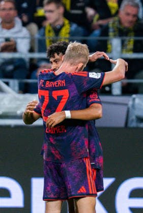 Supercup, Deutschland, Borussia Dortmund vs. FC Bayern München, 22.08.2026 im Signal Iduna Park Tor und Jubel zum 0:1 durch Nathaniel Brown mit Harry Kane und Joshua Kimmich Konrad Laimer *** Super Cup, Germany, Borussia Dortmund vs. FC Bayern Munich, August 22, 2026, at Signal Iduna Park: Goal and celebration following the 0-1 score by Nathaniel Brown, with Harry Kane, Joshua Kimmich, and Konrad Laimer Copyright: xBahhoxKarax