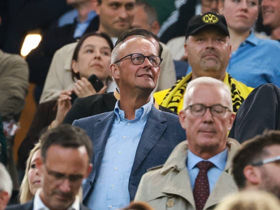 Franz Beckenbauer Supercup 2026 - Borussia Dortmund - FC Bayern München am 22.08.2026 im Signal Iduna Park in Dortmund, Bundeskanzler Friedrich Merz (CDU), auf der Tribüne. *** 2026 Franz Beckenbauer Super Cup: Borussia Dortmund vs. FC Bayern Munich on August 22, 2026, at Signal Iduna Park in Dortmund; German Chancellor Friedrich Merz (CDU) in the stands MH