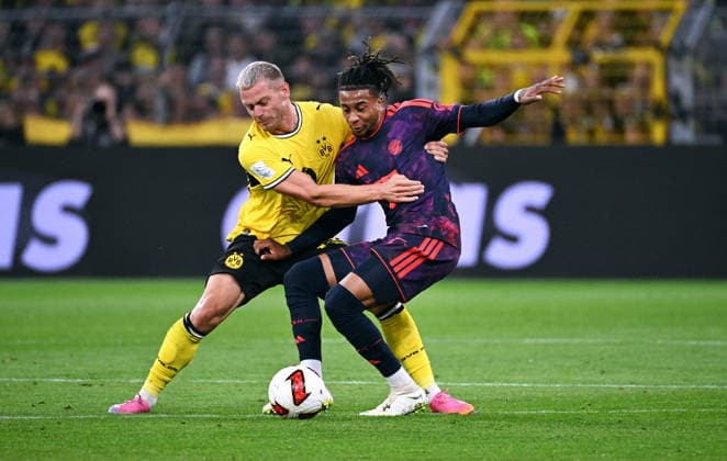 Dortmund, Germany, 1. Bundesliga, Supercup, Signal Iduna Park Dortmund, Bor. Dortmund vs FC Bayern München; Julian Ryerson (BVB), Michael Olise (FCB). Action. *** Dortmund, Germany, Bundesliga 1, Super Cup, Signal Iduna Park, Dortmund, Borussia Dortmund vs. FC Bayern Munich, Julian Ryerson (BVB), Michael Olise (FCB), Action