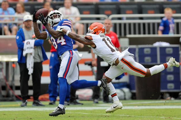CLEVELAND, OH - AUGUST 22: Buffalo Bills wide receiver Ja mori MacLin (84) catches a 37-yard pass as Cleveland Browns cornerback Tre Avery (11) defends during the second quarter of the National Football League preseason game between the Buffalo Bills and Cleveland Browns on August 22, 2026, at Huntington Bank Field in Cleveland, OH. (Photo by Frank Jansky Icon Sportswire) NFL, American Football Herren, USA AUG 22 Bills at Browns EDITORIAL USE ONLY Icon260822006
