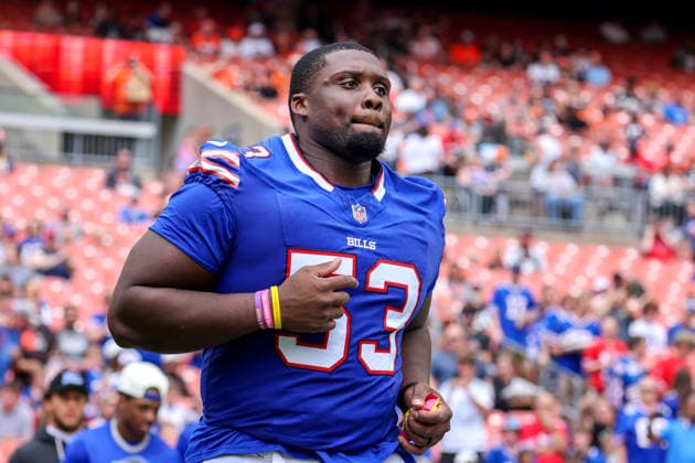 CLEVELAND, OH - AUGUST 22: Buffalo Bills center Lloyd Cushenberry III (53) takes the field prior to the National Football League preseason game between the Buffalo Bills and Cleveland Browns on August 22, 2026, at Huntington Bank Field in Cleveland, OH. (Photo by Frank Jansky Icon Sportswire) NFL, American Football Herren, USA AUG 22 Bills at Browns EDITORIAL USE ONLY Icon260822009