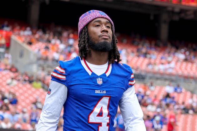 CLEVELAND, OH - AUGUST 22: Buffalo Bills running back James Cook III (4) takes the field prior to the National Football League preseason game between the Buffalo Bills and Cleveland Browns on August 22, 2026, at Huntington Bank Field in Cleveland, OH. (Photo by Frank Jansky Icon Sportswire) NFL, American Football Herren, USA AUG 22 Bills at Browns EDITORIAL USE ONLY Icon260822011