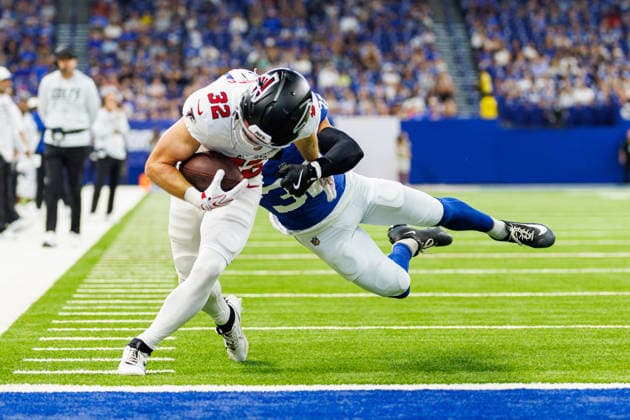 Aug 22, 2026; Indianapolis, Indiana, USA; Atlanta Falcons running back Cash Jones (32) runs with the ball for a touchdown against the Indianapolis Colts during NFL, American Football Herren, USA preseason game action at Lucas Oil Stadium. Mandatory Credit: -Cal Media NFL 2026: Falcons Vs Colts AUG 22  - ZUMAc04_ 20260822_zma_c04_012 Copyright: xJohnxMersitsx