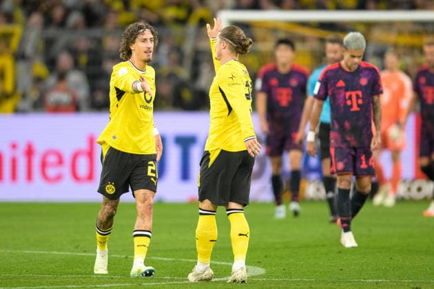Fußball, Supercup, 20260822, BV 09 Borussia Dortmund - FC Bayern München. Im Bild Tor 1:2 Torjubel, v.l. Torschütze Fabio SILVA (Dortmund, 21), Marcel SABITZER (Dortmund, 20). Dortmund Signal-Iduna-Park Nordrhein-Westfalen Deutschland *** Soccer, Super Cup, 20260822, BV 09 Borussia Dortmund vs. FC Bayern Munich. Pictured: Goal 1, 2; goal celebration; from left: goal scorer Fabio SILVA (Dortmund, 21), Marcel SABITZER (Dortmund, 20). Dortmund, Signal Iduna Park, North Rhine-Westphalia, Germany Copyright: Passion2Press MarkusxFischerx