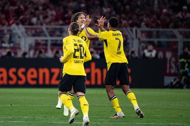 Torjubel zum 1:2 durch Fabio Silva 21 (Borussia Dortmund), Borussia Dortmund vs. FC Bayern Muenchen, Fussball, Franz Beckenbauer Supercup, 22.08.2026 DFB regulations prohibit any use of photographs as image sequences and or quasi-video Dortmund Nordrhein-Westfalen Deutschland *** Goal celebration for the 1-2 goal by Fabio Silva, 21, Borussia Dortmund; Borussia Dortmund vs. FC Bayern Munich, soccer, Franz Beckenbauer Super Cup, August 22, 2026. DFB regulations prohibit any use of photographs as image sequences and or quasi-video. Dortmund, North Rhine-Westphalia, Germany Copyright: xkolbert-press MarcxNiemeyerx