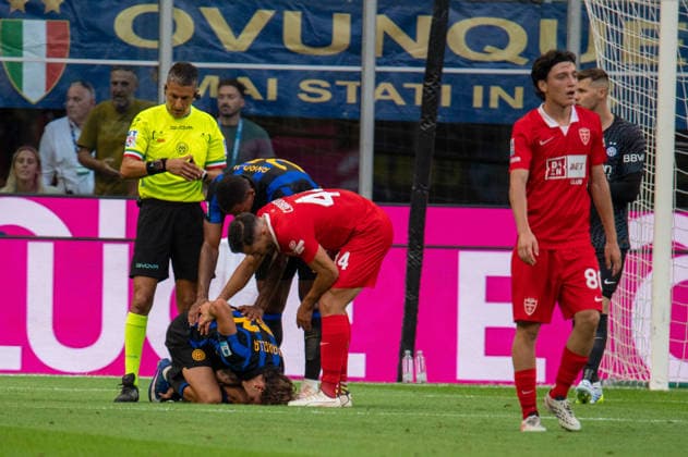 FC Internazionale v AC Monza - Serie A 2026 27 Nicolo Barella and Andrea Carboni during the Serie A match between FC Internazionale and AC Monza at Stadio Giuseppe Meazza in Milan, Italy, on August 22, 2026. Milan Lombardia Italy  Copyright: xFedericoxManonix originalFilename:manoni-intervmo260822_np13A.jpg
