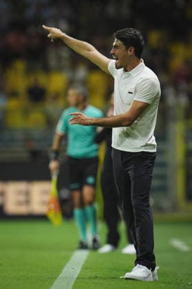 Parma s head coach Carlos Cuesta shouts instructions to his players during the Serie A soccer match between Parma and Cagliari at Ennio Tardini Stadium in Parma, North Italy, Saturday, August 22, 2026. Soccer  Copyright: xMassimoxPaolone LaPressex