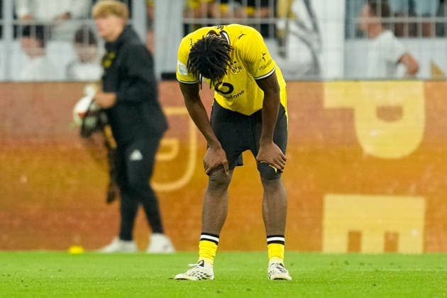 Joane Gadou (Borussia Dortmund) looks disappointed, dejected, frustrated after the defeat during the Franz Beckenbauer Supercup match between Borussia Dortmund and FC Bayern Muenchen at Signal Iduna Park on August 22, 2026 in Dortmund, Germany. (Photo by Alex Gottschalk DeFodi Images) - *** Joane Gadou of Borussia Dortmund looks disappointed, dejected, and frustrated after the loss in the Franz Beckenbauer Super Cup match between Borussia Dortmund and FC Bayern Munich at Signal Iduna Park on August 22, 2026, in Dortmund, Germany. Photo by Alex Gottschalk, DeFodi Images
