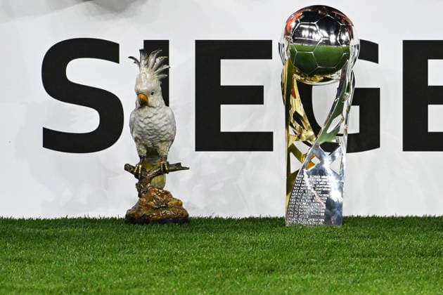 22.08.2026, xsltx, Fussball Franz Beckenbauer Supercup 2026, Borussia Dortmund - FC Bayern München v.l. Siegerfoto mit Pokal und Kakadu (DFL DFB REGULATIONS PROHIBIT ANY USE OF PHOTOGRAPHS as IMAGE SEQUENCES and or QUASI-VIDEO) Dortmund *** August 22, 2026, xsltx, Soccer Franz Beckenbauer Super Cup 2026, Borussia Dortmund vs. FC Bayern Munich – Winner’s photo with trophy and cockatoo. DFL and DFB regulations prohibit any use of photographs as image sequences and or quasi-video. Dortmund