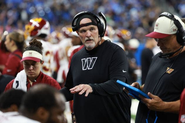 Washington Commanders vs Detroit Lions DETROIT,MICHIGAN-AUGUST 22: Head coach Dan Quinn of the Washington Commanders talks to players during the first half of an NFL, American Football Herren, USA preseason football game between the Washington Commanders and the Detroit Lions in Detroit, Michigan USA, on Saturday, August 22, 2026 Detroit Michigan United States  Copyright: xJorgexLemusx originalFilename:lemus-washingt260822_npQYk.jpg
