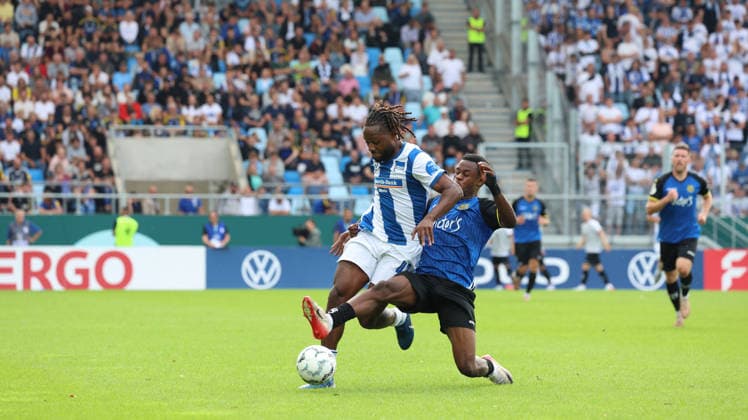 22.08.2026, xrekx, Fussball DFB Pokal 1.Runde, 1.FC Saarbruecken - Hertha BSC Berlin v.l. Deyovaisio Zeefuik (Hertha BSC) Abdenego Nankishi (1.FC Saarbruecken) Zweikampf, Aktion, action, battle for the ball (DFL DFB REGULATIONS PROHIBIT ANY USE OF PHOTOGRAPHS as IMAGE SEQUENCES and or QUASI-VIDEO) Saarbruecken *** August 22, 2026, xrekx, Soccer DFB Cup 1st Round, 1. FC Saarbrücken vs. Hertha BSC Berlin – Deyovaisio Zeefuik (Hertha BSC) vs. Abdenego Nankishi (1. FC Saarbrücken) – tackle, action, battle for the ball. DFL and DFB regulations prohibit any use of photographs as image sequences and or quasi-video. Saarbrücken