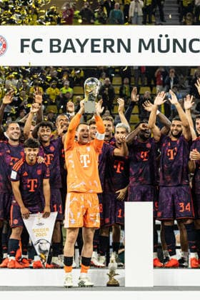 Franz-Beckenbauer-Supercup 2026: Borussia Dortmund - FC Bayern München; 22.08.2026 Siegerehrung, FC Bayern München gewinnt Franz-Beckenbauer-Supercup 2026. Die Spiller bejubeln Sieg. Manuel Neuer (FC Bayern München, 1) hält Pokal. Franz-Beckenbauer-Supercup 2026: Borussia Dortmund - FC Bayern München; Signal Iduna Park, Dortmund; 22.08.2026 *** 2026 Franz Beckenbauer Super Cup: Borussia Dortmund vs. FC Bayern Munich, August 22, 2026, Award Ceremony, FC Bayern Munich wins the 2026 Franz Beckenbauer Super Cup; the players celebrate the victory; Manuel Neuer of FC Bayern Munich (No. 1) holds the 2026 Franz Beckenbauer Super Cup trophy; Borussia Dortmund vs. FC Bayern Munich at Signal Iduna Park, Dortmund, August 22, 2026 Copyright: xBEAUTIFULxSPORTS Buriakovx