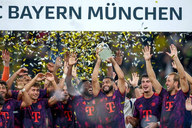 22.08.2026, Fußball, Borussia Dortmund - FC Bayern München, Signal Iduna Park, Saison 2026 2027: Ismael Saibari (FC Bayern München 34) hebt den Pokal empor DFB regulations prohibit any use of photographs as image sequences and or quasi-video. Nordrhein-Westfalen Deutschland *** August 22, 2026, Soccer, Borussia Dortmund vs. FC Bayern Munich, Signal Iduna Park, 2026–2027 Season: Ismael Saibari of FC Bayern Munich (No. 34) lifts the trophy. DFB regulations prohibit any use of photographs as image sequences and or quasi-video. North Rhine-Westphalia, Germany