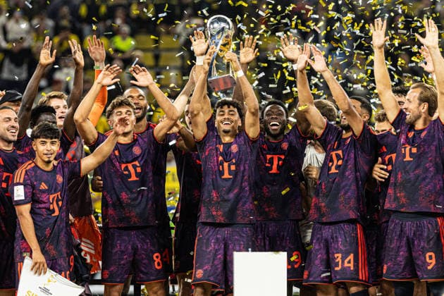 Franz-Beckenbauer-Supercup 2026: Borussia Dortmund - FC Bayern München; 22.08.2026 Nathaniel Brown (FC Bayern München, 11) mit dem Pokal. Siegerehrung, FC Bayern München gewinnt Franz-Beckenbauer-Supercup 2026. Die Spiller bejubeln Sieg. Franz-Beckenbauer-Supercup 2026: Borussia Dortmund - FC Bayern München; Signal Iduna Park, Dortmund; 22.08.2026 *** 2026 Franz Beckenbauer Super Cup: Borussia Dortmund vs. FC Bayern Munich, August 22, 2026; Nathaniel Brown of FC Bayern Munich, No. 11, with the trophy at the award ceremony, FC Bayern Munich wins the 2026 Franz Beckenbauer Super Cup; the players celebrate their victory in the 2026 Franz Beckenbauer Super Cup: Borussia Dortmund vs. FC Bayern Munich at Signal Iduna Park, Dortmund, August 22, 2026 Copyright: xBEAUTIFULxSPORTS Buriakovx