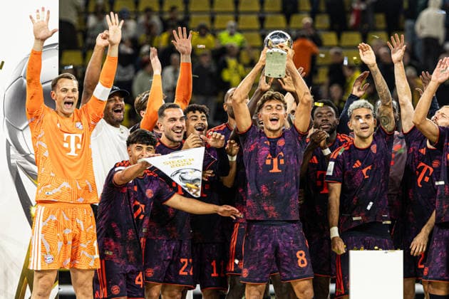 Franz-Beckenbauer-Supercup 2026: Borussia Dortmund - FC Bayern München; 22.08.2026 Tom Bischof (FC Bayern München, 8) mit dem Pokal. Siegerehrung, FC Bayern München gewinnt Franz-Beckenbauer-Supercup 2026. Die Spiller bejubeln Sieg. Franz-Beckenbauer-Supercup 2026: Borussia Dortmund - FC Bayern München; Signal Iduna Park, Dortmund; 22.08.2026 *** 2026 Franz Beckenbauer Super Cup: Borussia Dortmund vs. FC Bayern Munich, August 22, 2026; Tom Bischof of FC Bayern Munich, No. 8, with the trophy at the award ceremony, FC Bayern Munich wins the 2026 Franz Beckenbauer Super Cup; the players celebrate their victory in the 2026 Franz Beckenbauer Super Cup: Borussia Dortmund vs. FC Bayern Munich at Signal Iduna Park, Dortmund, August 22, 2026 Copyright: xBEAUTIFULxSPORTS Buriakovx