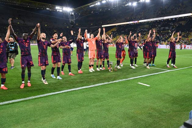 Siegerehrung fuer FC Bayern Muenchen Die Mannschaft vor ihren Fans, Jubel, jubeln, Freude, cheers, Fussball DFL Franz Beckenbauer Supercup 2026 Borussia Dortmund - FC Bayern Muenchen 1-2 am 22.08.2026 in Dortmund Deutschland. DFL regulations prohibit any use of photographs as image sequences and or quasi-video Â *** Award Ceremony for FC Bayern Munich: The team in front of their fans, cheers, cheering, joy, soccer, DFL, Franz Beckenbauer, 2026 Super Cup, Borussia Dortmund, FC Bayern Munich 1–2 on August 22, 2026, in Dortmund, Germany. DFL regulations prohibit any use of photographs as image sequences and or quasi-video.