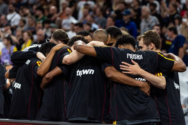 22.08.2026, GER, Turkish Airlines Supercup 2026, Hamburg, Finale, Deutschland-Kroatien Schulterschluss beim Team Deutschland Hamburg Barclays Arena Hamburg Deutschland *** August 22, 2026, GER, 2026 Turkish Airlines Super Cup, Hamburg, Final, Germany vs. Croatia: Team Germany Stands United in Hamburg, Barclays Arena, Hamburg, Germany