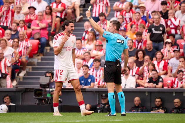 Athletic Club de Bilbao v Sevilla FC - LaLiga EA Sports 2026 27 BILBAO, SPAIN - AUGUST 22: Juan Iglesias of Sevilla argue with referee during the LaLiga EA Sports 2026 27 match between Athletic Club de Bilbao and Sevilla FC at Estadio de San Mames on August 22, 2026 in Bilbao, Spain. (Photo by Marcos Calvo Photo Players Images Magara Press) Bilbao Estadio San Mames Spain Copyright: xMarcosxCalvox