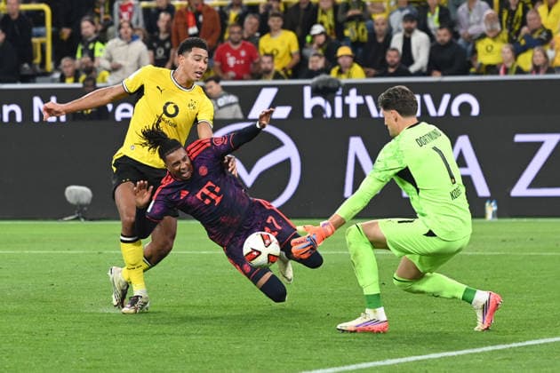 Michael OLISE (M) gegen Jobe BELLINGHAM (DO) und Torwart Gregor KOBEL (DO) Aktion, Zweikampf, Fussball DFL Franz Beckenbauer Supercup 2026 Borussia Dortmund - FC Bayern Muenchen 1-2 am 22.08.2026 in Dortmund Deutschland. DFL regulations prohibit any use of photographs as image sequences and or quasi-video Â *** Michael OLISE (M) vs. Jobe BELLINGHAM (DO) and goalkeeper Gregor KOBEL (DO) – action, tackle, Soccer DFL Franz Beckenbauer Super Cup 2026 Borussia Dortmund FC Bayern Munich 1–2 on August 22, 2026, in Dortmund, Germany. DFL regulations prohibit any use of photographs as image sequences and or quasi-video. Â