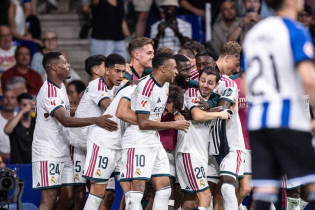 BARCELONA, SPAIN - AUGUST 22: Denzel Dumfries of Real Madrid, Jude Bellingham of Real Madrid, Carlos Espi of Real Madrid, Kylian Mbappe of Real Madrid, Antonio Rudiger of Real Madrid, Bernardo Silva of Real Madrid celebrating the team s second goal during the LaLiga EA Sports football match between Espanyol and Real Madrid at Estadio RCDE on August 22, 2026 in Barcelona, Spain. (Photo by Ricardo Nogueira Sports Press Photo)  Copyright: xRicardoxNogueira SportsxPressxPhotox Sportspressphoto_SPR212886