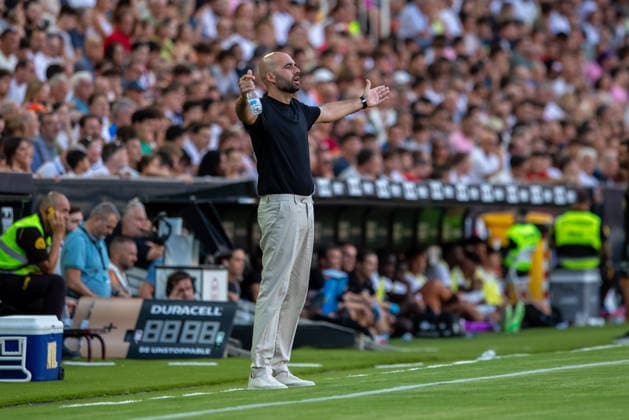 ESP: LaLiga EA Sports Valencia CF v Celta de Vigo Claudio Giraldez coach of Celta Vigo during LaLiga EA Sports match between Valencia CF v Celta de Vigo played at Mestalla Stadium, Valencia on August 22 2026 in Spain Spain Soccer *** ESP LaLiga EA Sports Valencia CF vs. Celta de Vigo Claudio Giraldez, coach of Celta de Vigo, during the LaLiga EA Sports match between Valencia CF and Celta de Vigo played at Mestalla Stadium in Valencia on August 22, 2026, in Spain. Spanish Soccer Copyright: xAgenciaxLOFx