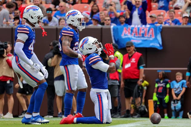 CLEVELAND, OH - AUGUST 22: Buffalo Bills safety Damar Hamlin (3) celebrates with teammates after making an interception during the second quarter of the National Football League preseason game between the Buffalo Bills and Cleveland Browns on August 22, 2026, at Huntington Bank Field in Cleveland, OH. (Photo by Frank Jansky Icon Sportswire) NFL, American Football Herren, USA AUG 22 Bills at Browns EDITORIAL USE ONLY Icon260822013